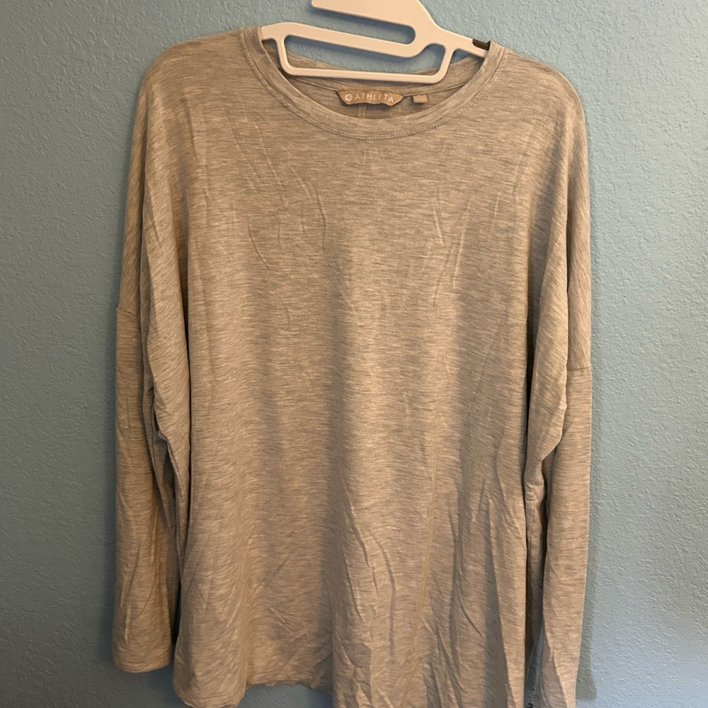 Athleta Activewear Lightweight Long-Sleeve Crewneck Shirt — Light Gray